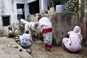 Washing up in Meera Sahabhagini ashram [photo by David Shaw]